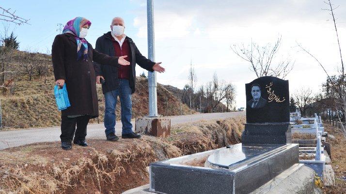 Yönü farklı 950 yıllık mezar görenleri şaşırtıyor - Son dakika haberleri