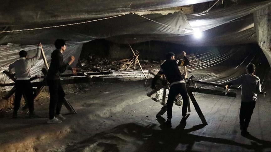 Günde 50 kilometre yürüyerek kendir üretiyorlar