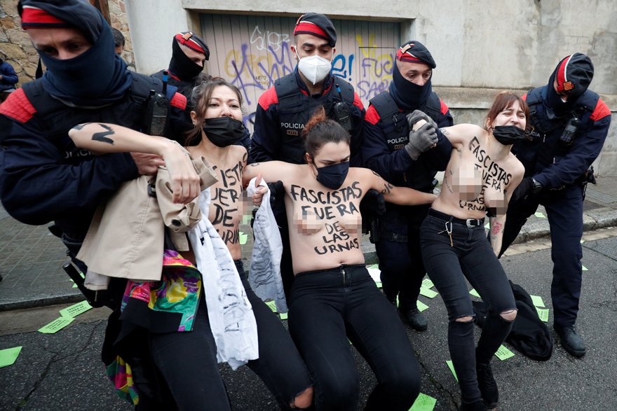 Seçimlerde protestolar sürüyor: Üstsüz eylemciler sokağa çıktı - Resim : 1