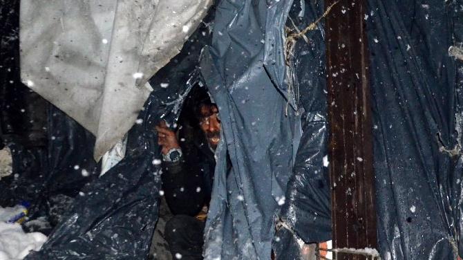 “Topladığım şişeleri burada bırakamam” dedi otelden çadırına kaçtı