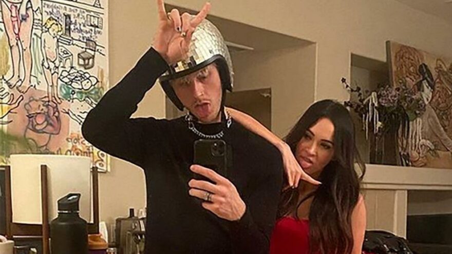 Machine Gun Kelly sosyal medyayı ikiye böldü: Megan Fox’un kanını boynunda taşıyor