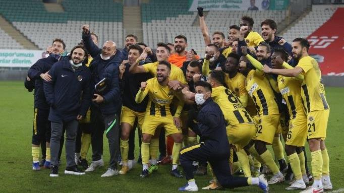Menemenspor, formsuz Bursaspor’u da devirdi