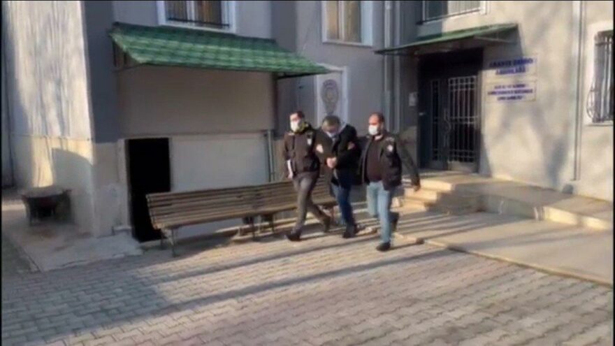 ‘Banka müdürüyüm’ diyerek emeklilerin maaşını gasp etti