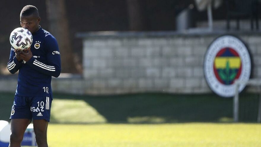Fenerbahçe'de Mbwana Samatta'ya büyük destek! Uçakta moral ...