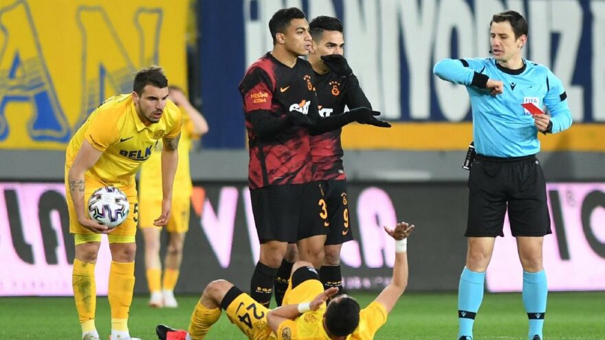 mostafa mohamed e sok kirmizi kart