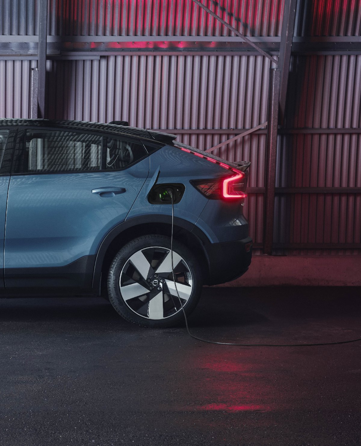 volvo_c40recharge_charging-kopya.jpg