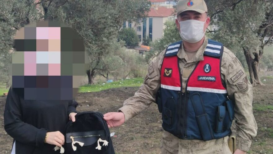 Altın dolu çantayı masada unuttular