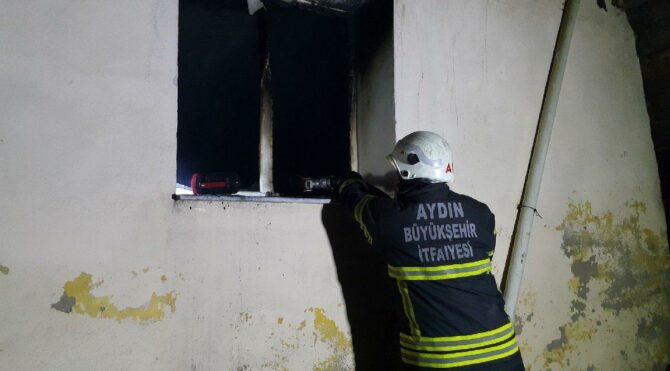 Önce kendi evini sonra akrabalarının evini ateşe verdi