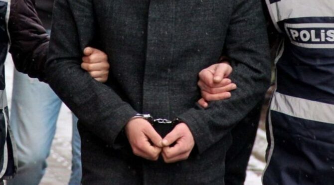 İzmir’de FETÖ operasyonunda 5 şüpheli tutuklandı