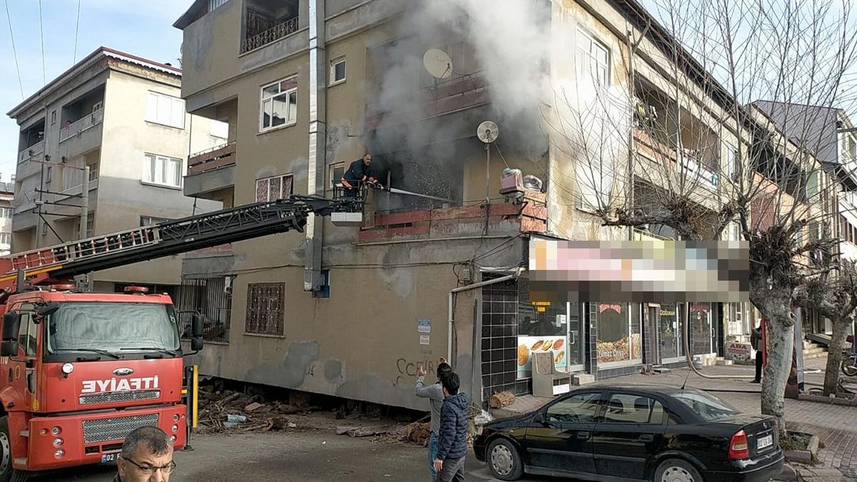 Devrilen elektrikli ısıtıcısı evi yaktı Sözcü Gazetesi