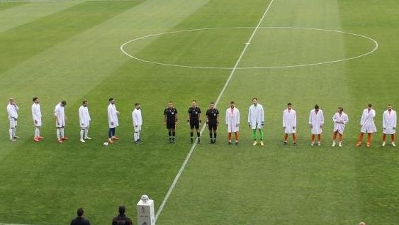 Menemenspor ile Adanaspor sahaya doktor önlüğüyle çıktılar