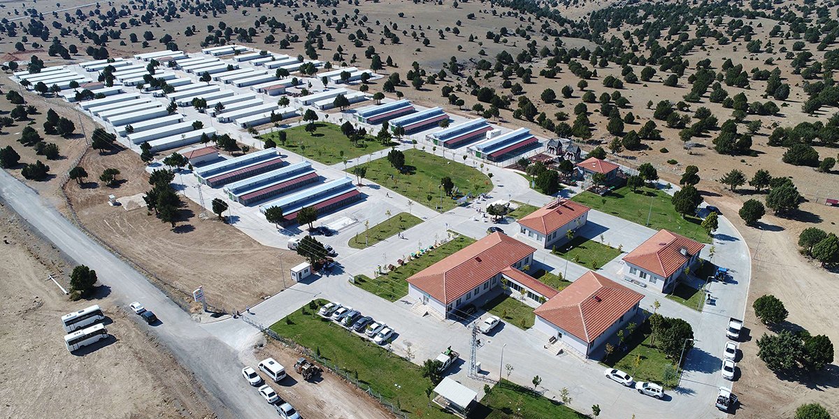 Türkiye’nin en büyük hayvan barınağında binlerce hayvan sahiplendirildi