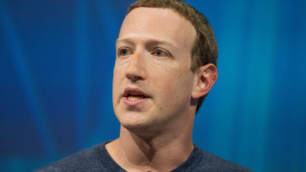 Facebook'un sızan verileri arasında Mark Zuckerberg'in telefon numarası da yer alıyor