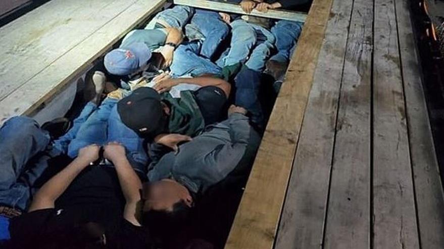 İnsanlık dramı: TIR’ın gizli bölmesinden 20 göçmen çıktı