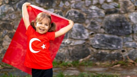 En anlamlı 2, 3, 4, kıtalık 23 Nisan şiirleri: 1., 2., 3. sınıflar için anlamlı 23 Nisan şiirleri...
