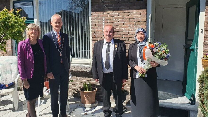 Hollanda’da 16 Türk’e kraliyet nişanı verildi