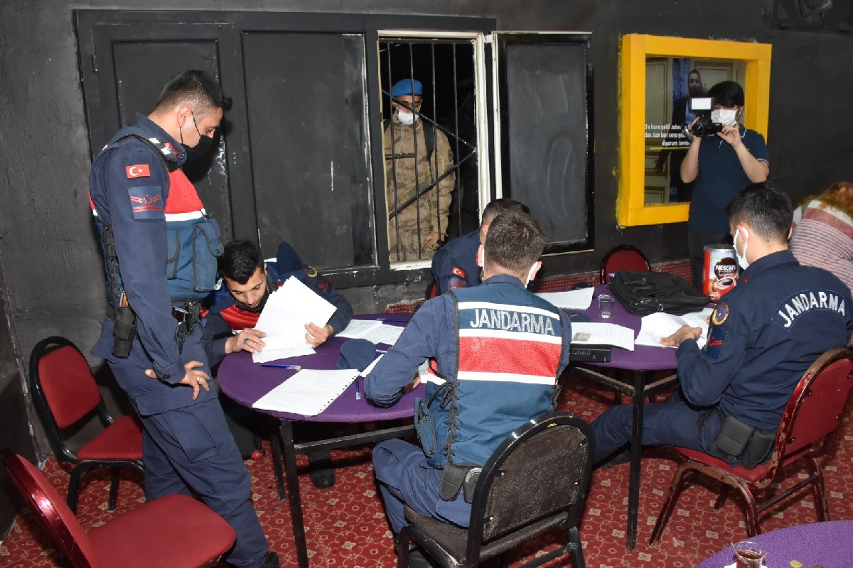 İzmir’de ‘Sabri Abi’ operasyonu: Polis tek tek yakaladı