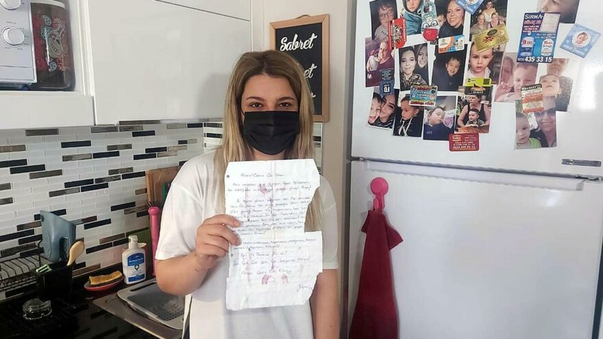 Enkazdan çıkan mektubu okuyunca gözyaşlarına boğuldu