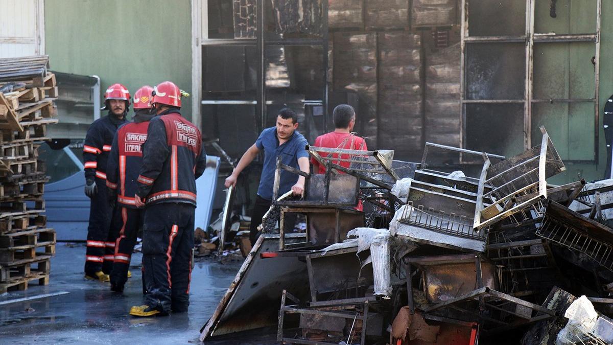 Fabrika deposunda yangın Sözcü Gazetesi