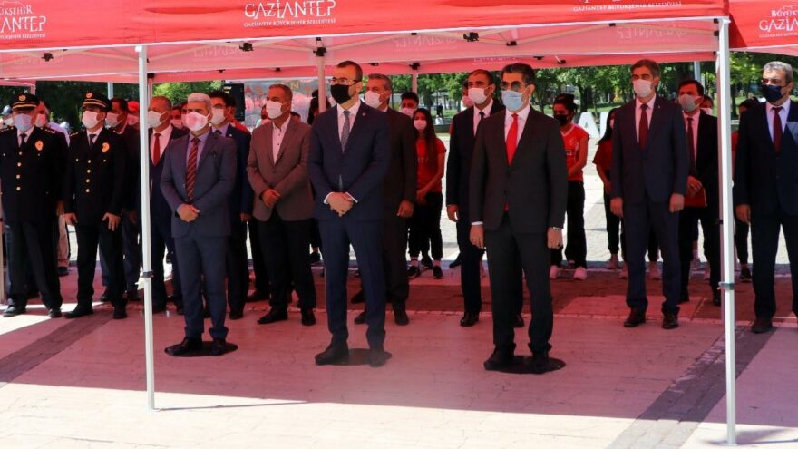 19 Mayıs törenine katılmayan il yöneticilerine seslendi: Şehitlerimizin kemikleri sızlıyor
