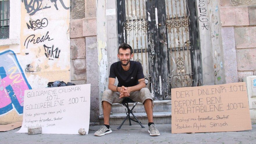 Dert küpü gezgin: 10 liraya dert dinleyerek geziyor