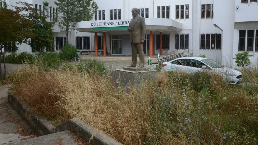 Atatürk anıtına büyük saygısızlık