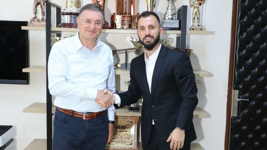 Emre Çolak imzayı attı