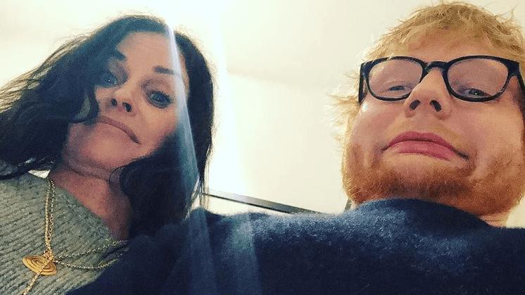 Ed Sheeran ve Courteney Cox’tan Geller kardeşler dansı