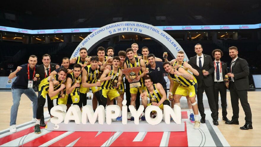 Gençler Ligi’nde mucize final! Fenerbahçe Beko son saniyede…