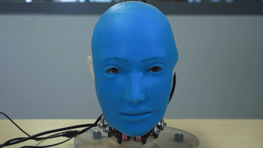 Bilim insanları, insanların yüz ifadelerini taklit eden robot geliştirdi