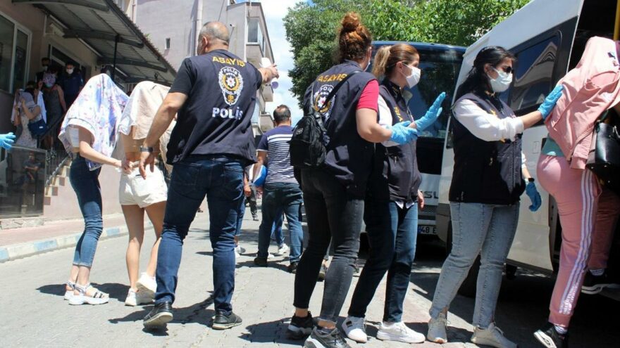 Fuhuş operasyonunda yakalananlar adliyeye sevk edildi