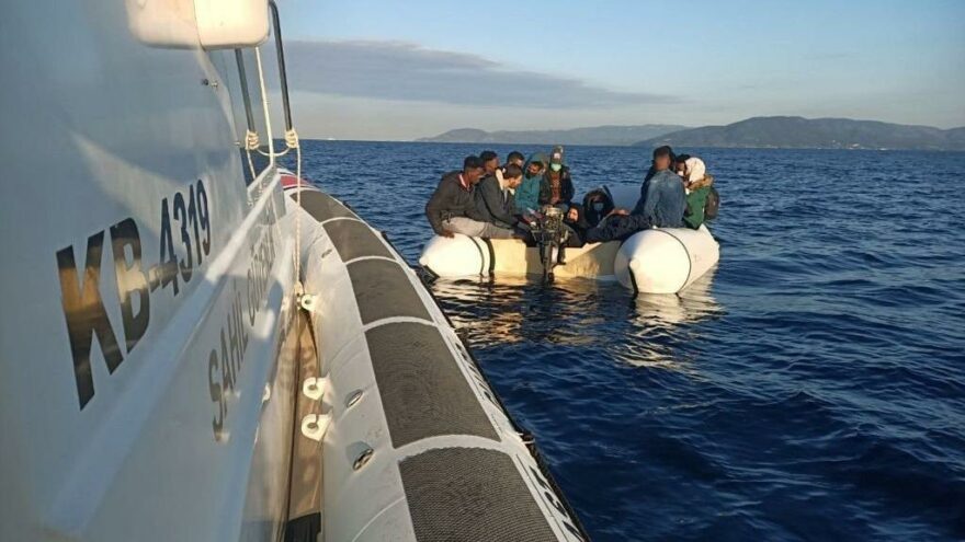 Yunanistan’ın geri ittiği göçmenleri Türk Sahil Güvenlik ekipleri kurtardı