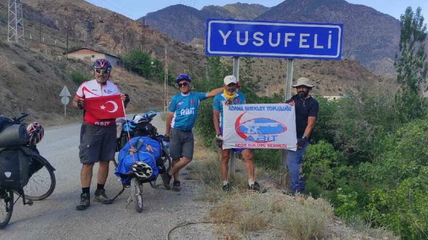 Emekli memurlar bisikletle Türkiye’nin keyfini çıkarıyor