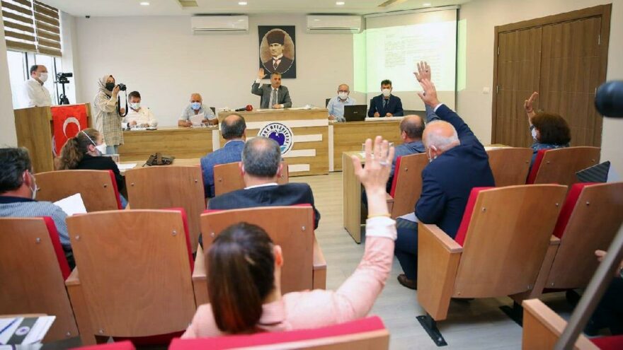 AKP İlçe başkanından sonra 5 meclis üyesi de istifa etti