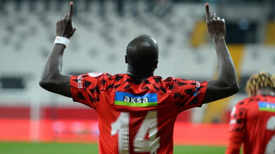 Beşiktaş’a imza atmayan Vincent Aboubakar, Al Nassr’a transfer oldu Beşiktaş’a imza atmayan Vincent Aboubakar, Al Nassr’a transfer oldu