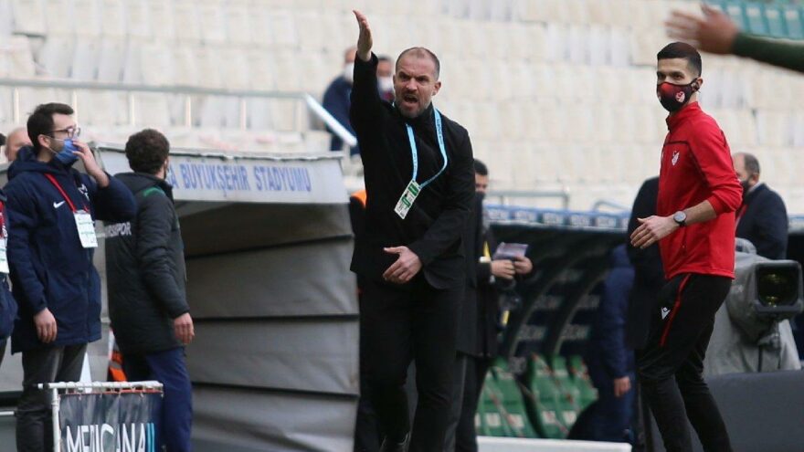 Bursaspor Teknik Direktörü Mustafa Er bir ilki yaşamaya hazırlanıyor