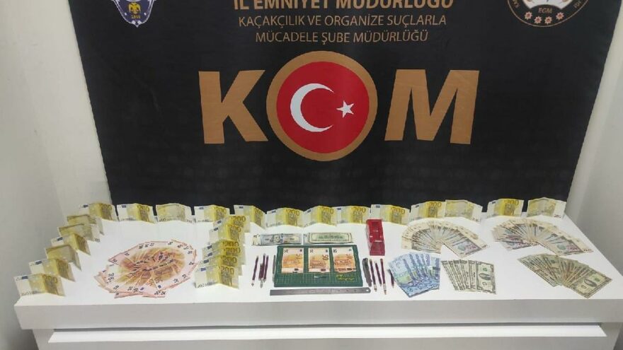 Eski paralardan sahte para yapan iki kişi yakalandı