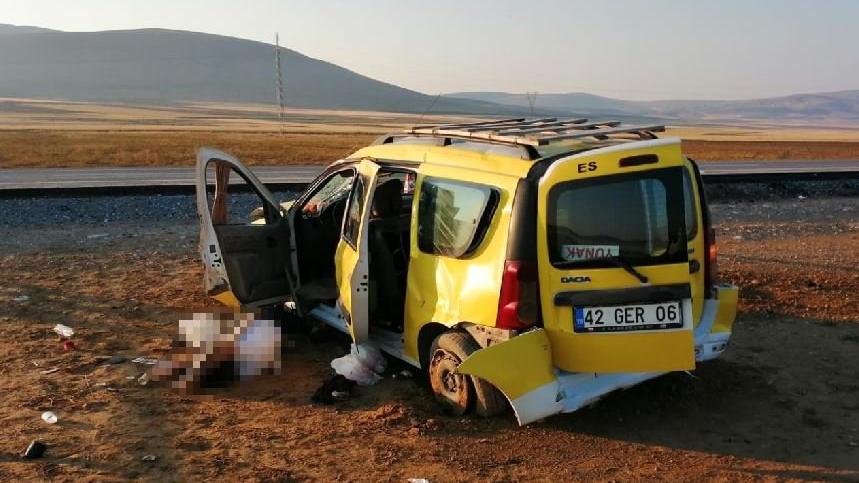 Taksi şarampole devrildi: şoför öldü, yaralılar var