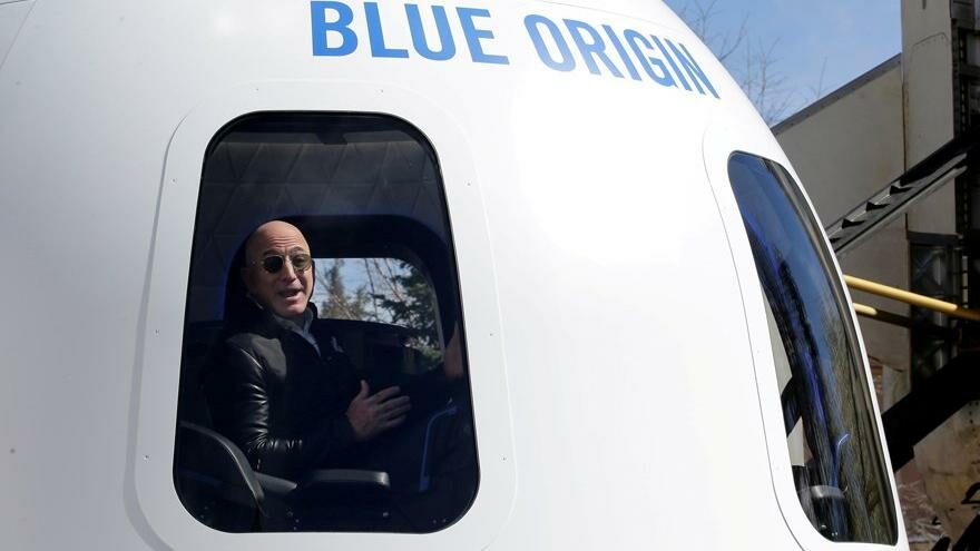 Jeff Bezos’la uzaya çıkmak için 28 milyon doları gözden çıkardı