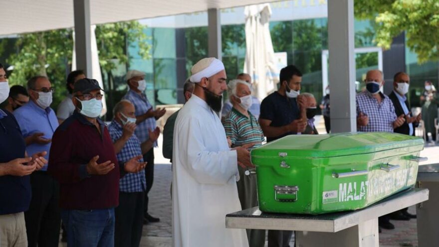 Ölen kadını son kez görmek isteyen aile, tabutu açınca şoke oldu