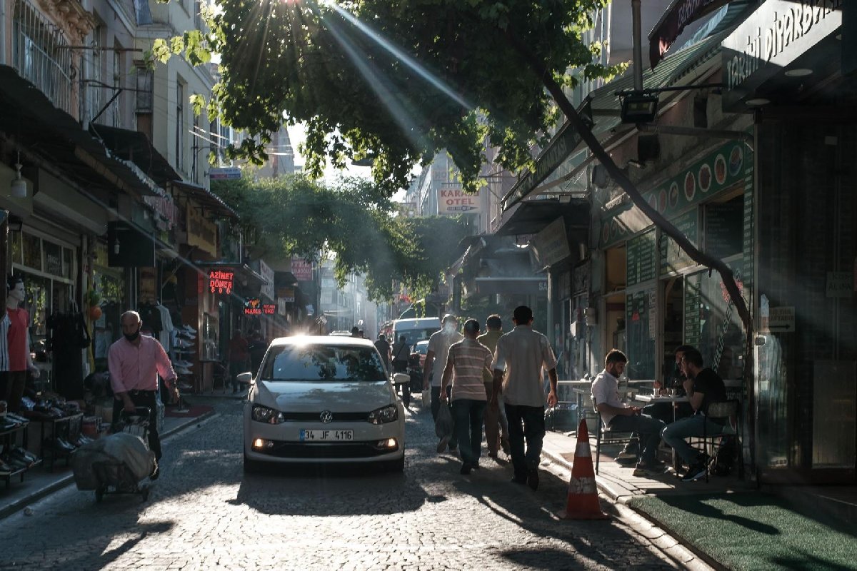 İstanbul’da seyahat acentesinde 'VIP' insan kaçakçılığı - Resim : 1