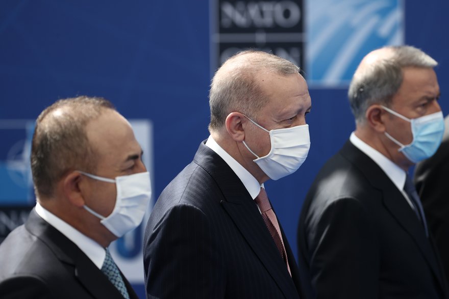Cumhurbaşkanı Erdoğan’a Dışişleri Bakanı Mevlüt Çavuşoğlu, Milli Savunma Bakanı Hulusi Akar da eşlik etti.