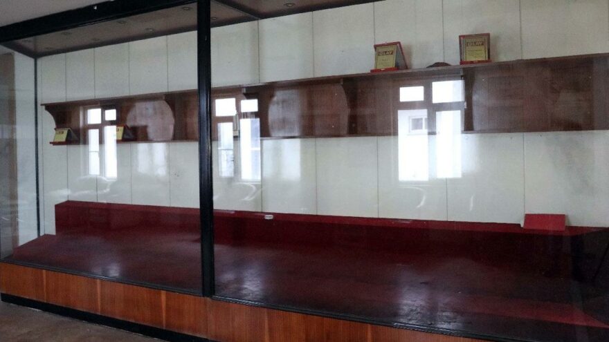 Gaziantepspor’un 2 kupası, kapıları ve flamaları çalındı