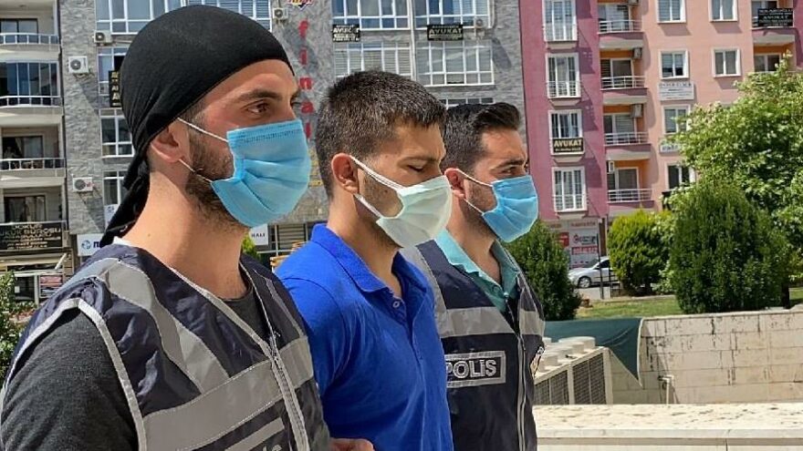 Para vermeyen anne ve babasını bıçaklayarak öldürdü