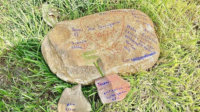 ‘Tecavüz ediliyorum’ diye taşa not bırakan çocuk bulundu