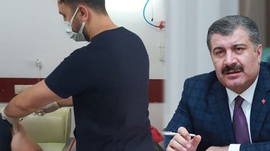 Aşı fotoğrafını paylaşan Bakan Koca: Bandı çıkarmayı unutmadınız, değil mi?