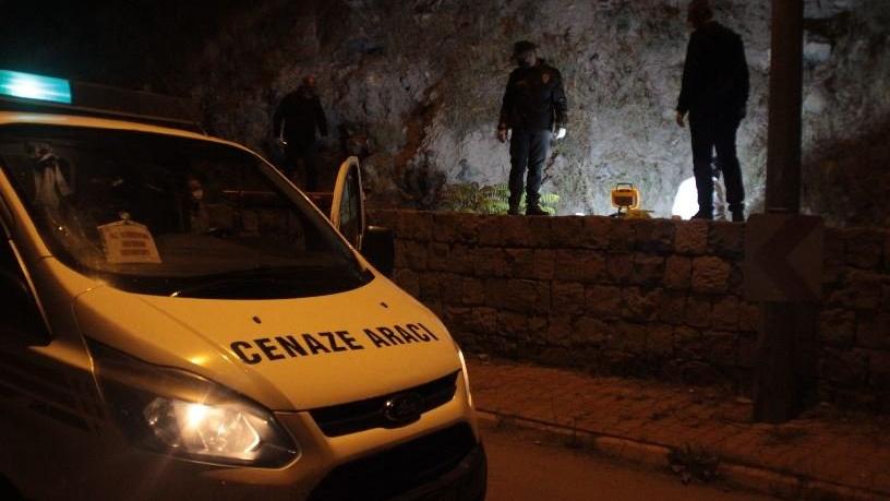Komşusunu taşla öldürüp kayalıklardan attı, cezası belli oldu