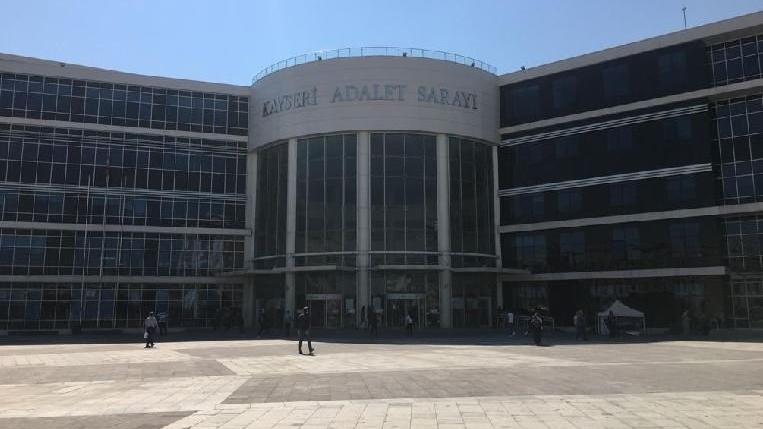 ‘Sahte paraları süs olsun diye taşıyorum’ dedi, hapis cezası aldı