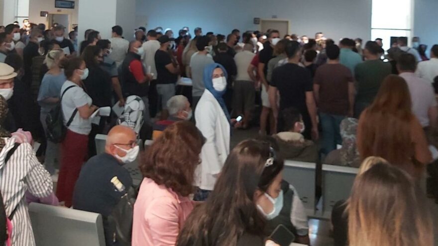 Randevusuz aşı izdihamı
