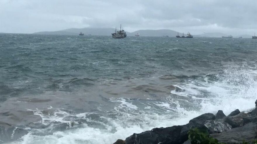 İstanbul’da kuvvetli rüzgar: Gemi sürüklendi